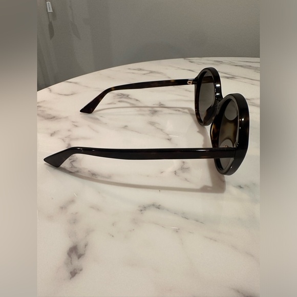 Gucci Sunglasses - Picture 3 of 4